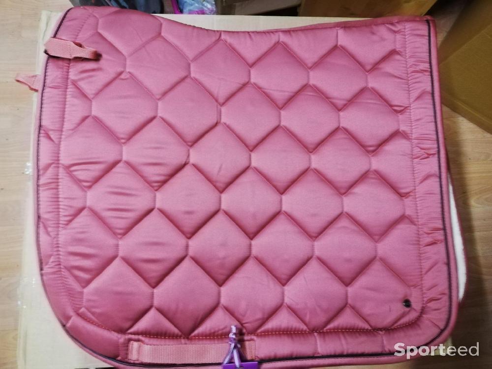 Equitation - Tapis de selle QHP classy vieux rose DRESSAGE, NEUF - photo 1