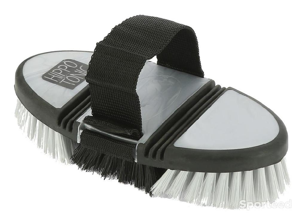 Equitation - Brosse Douce Nylon « Softgrip » Flexible grise - photo 1