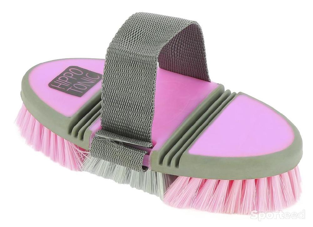 Equitation - Brosse Douce Nylon « Softgrip » Flexible rose - photo 1
