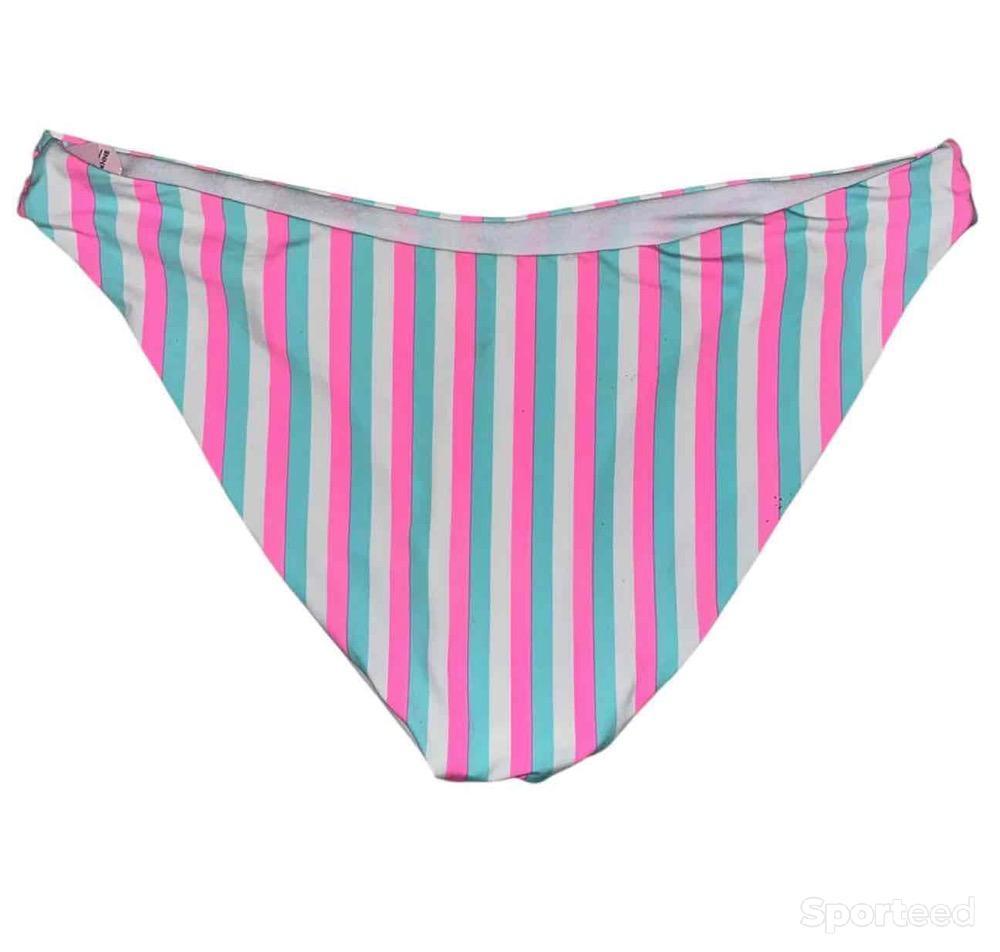 Natation - Bas maillot de bain à bandes blanche, bleu ciel et rose fluo coupe brésilienne Ardène Swim - photo 2
