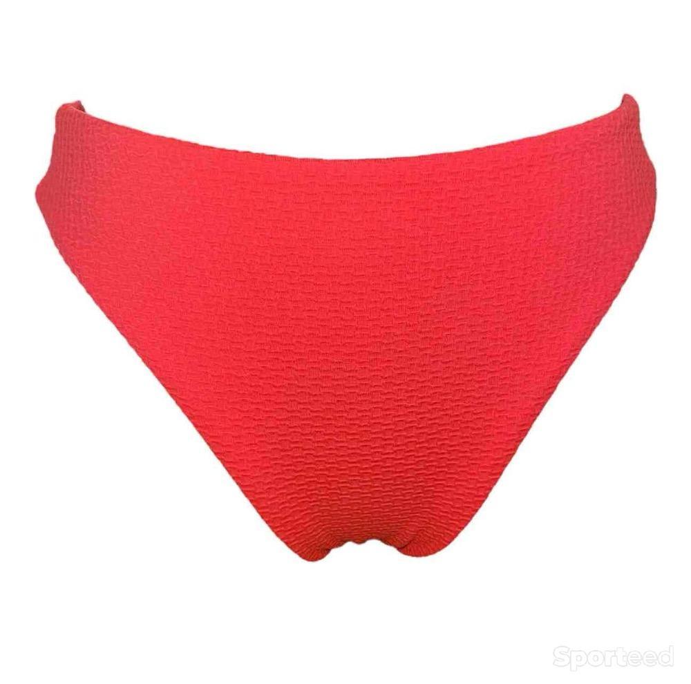 Natation - Bas maillot de bain rouge texturé coupe échancrée – Ardène Swim - photo 1