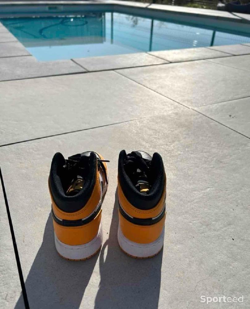 Basket-ball - Jordan 1 Mid - Noir et Jaune - photo 3
