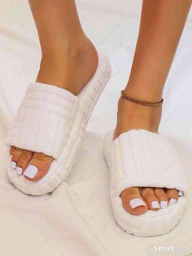 Sportswear - Claquette Blanche effet éponge Femme - photo 1