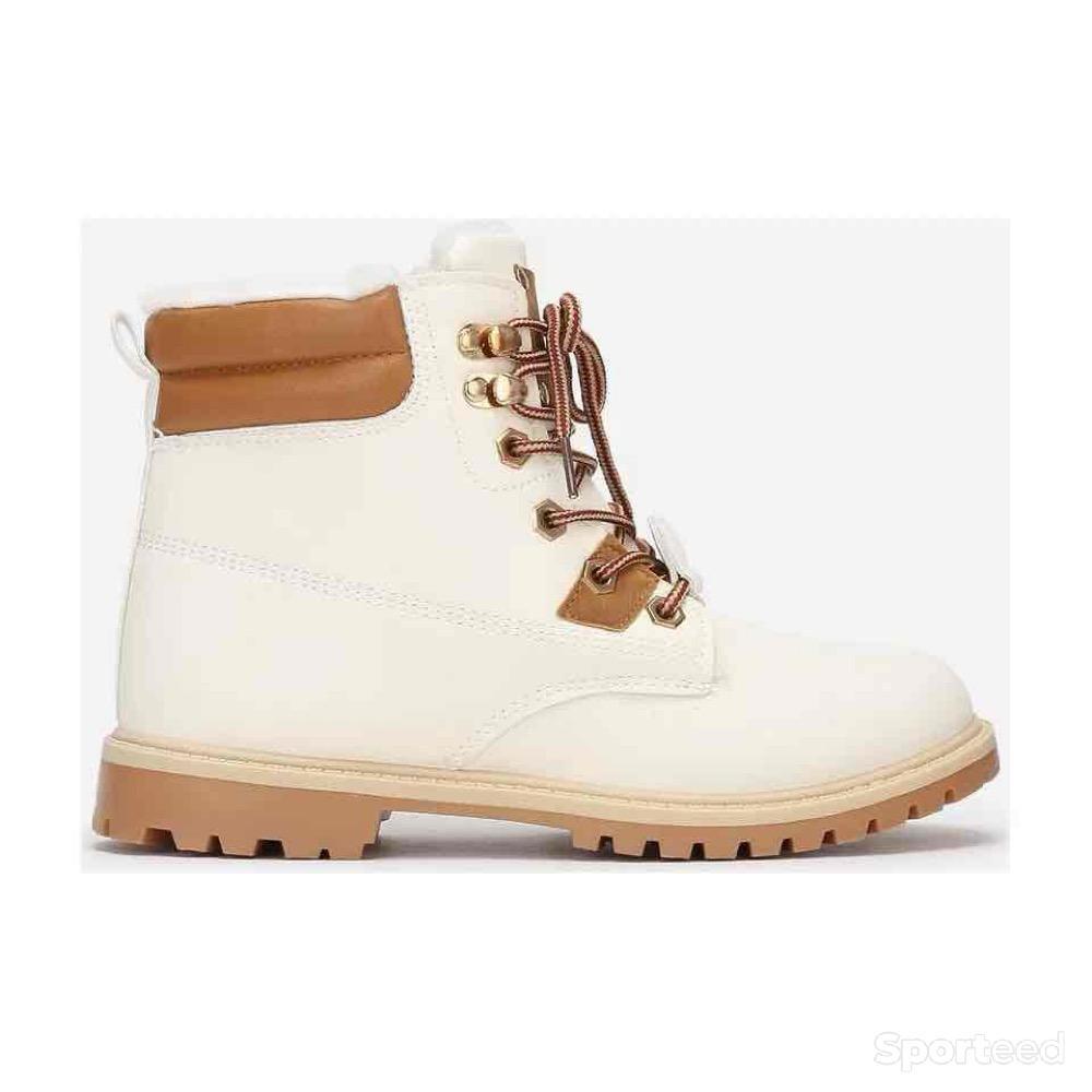 Sportswear - Chaussure Bottines La Modeuse Doublure Fourrée Rangers Femme Blanche - photo 4