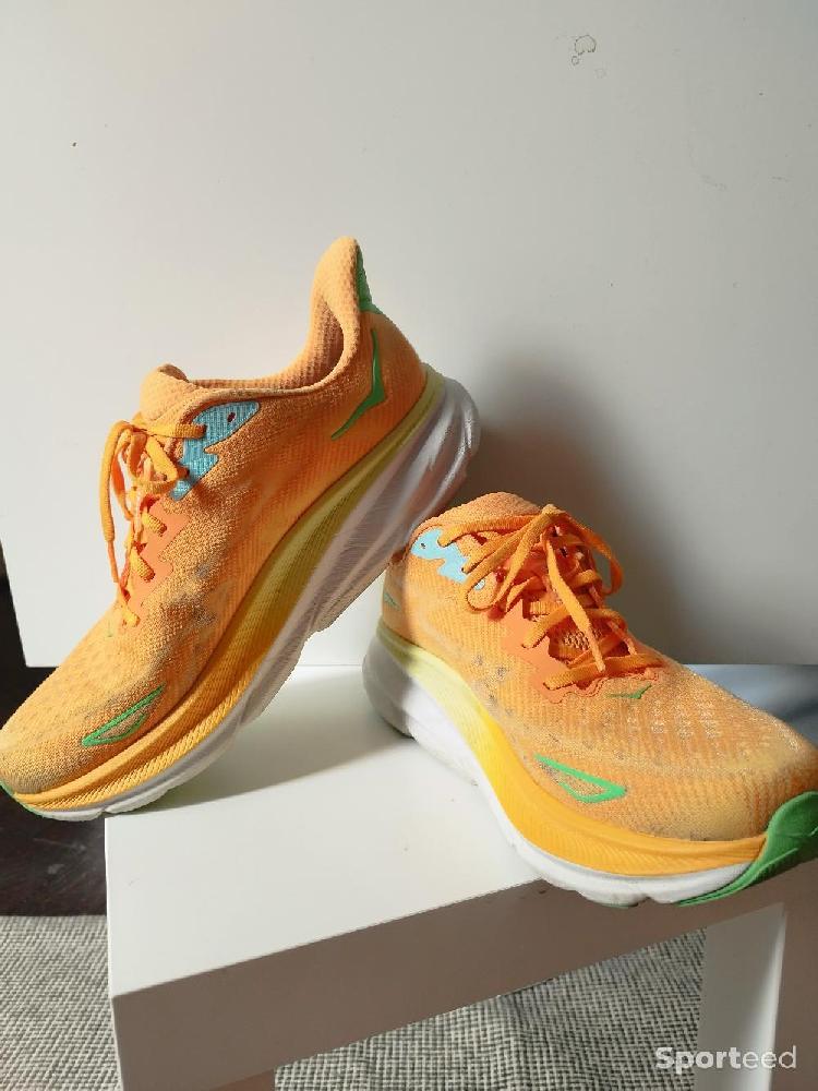 Course à pied route - Chaussures de running Hoka Clifton 9 - photo 1