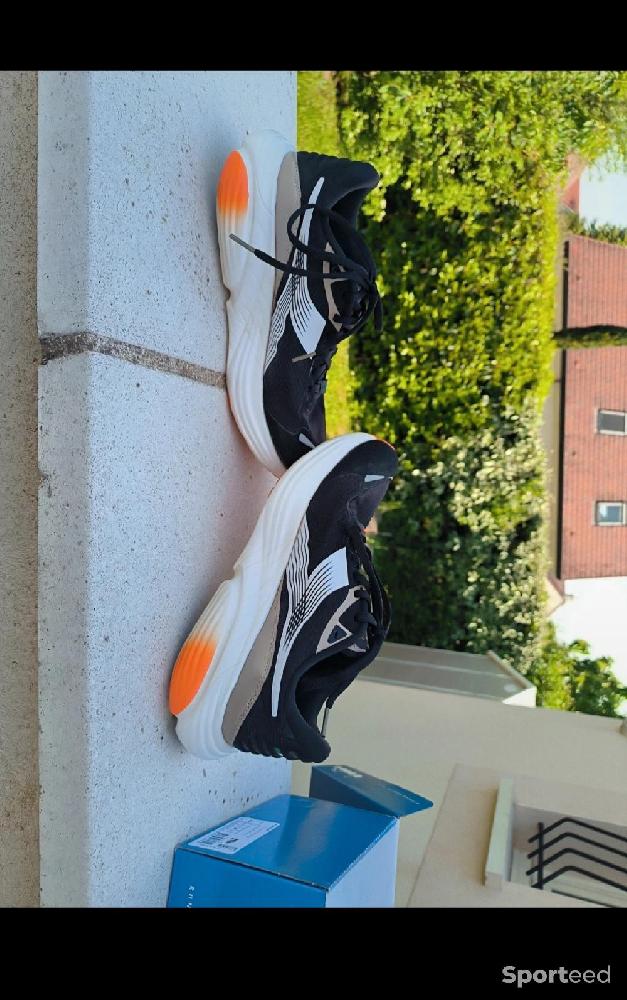 Course à pied route - Chaussures running route Diadora Atomo Black White humus  - photo 2