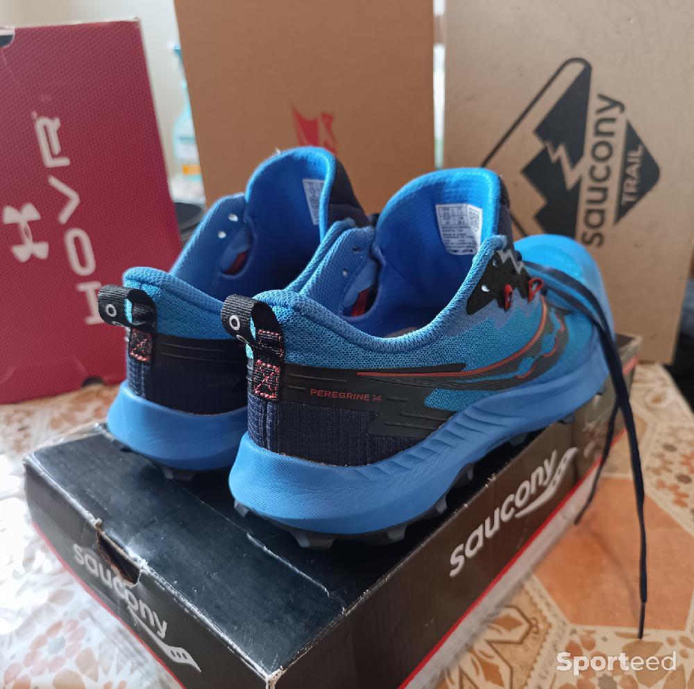 Course à pied trail - Chaussures de trail et cap - photo 2