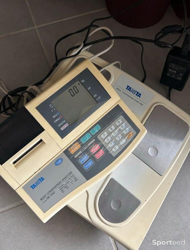 Accessoires électroniques - Balance impédancemètre Tanita TBF 300 (analyseur corporel) - photo 2