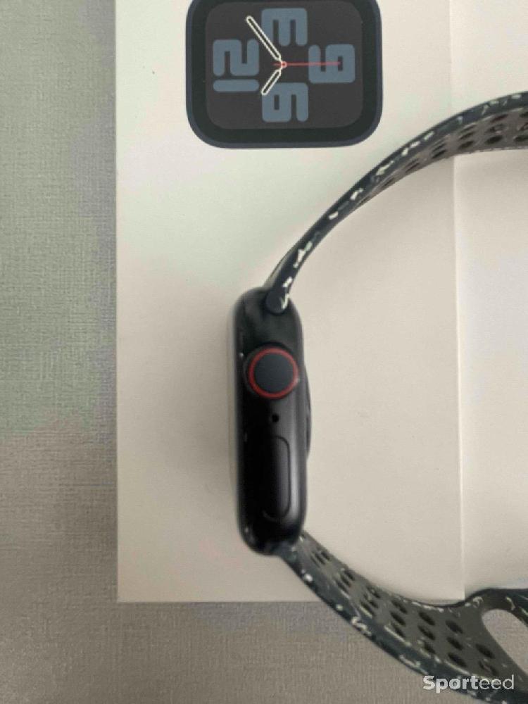 Course à pied route - Apple Watch SE GPS + Cellular, Boîtier en aluminium minuit de 40 mm, Bracelet Sport Nike Ciel de minuit - S/M - photo 3