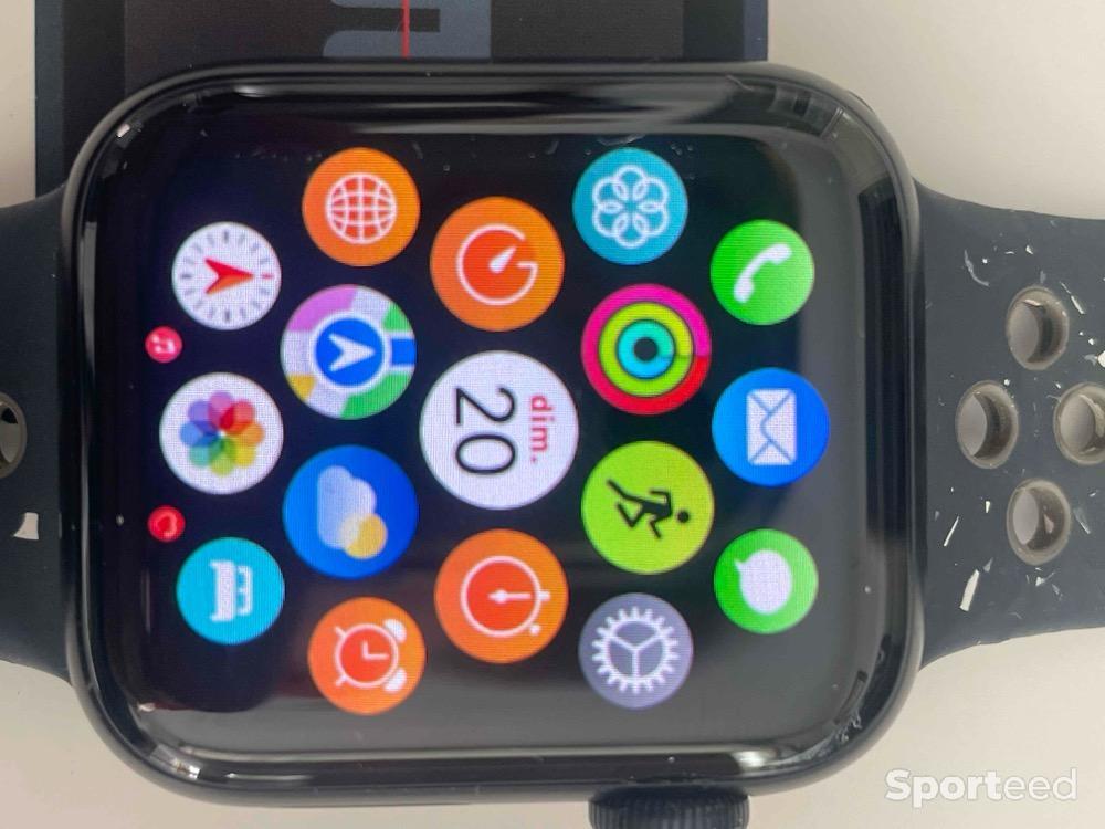 Course à pied route - Apple Watch SE GPS + Cellular, Boîtier en aluminium minuit de 40 mm, Bracelet Sport Nike Ciel de minuit - S/M - photo 5