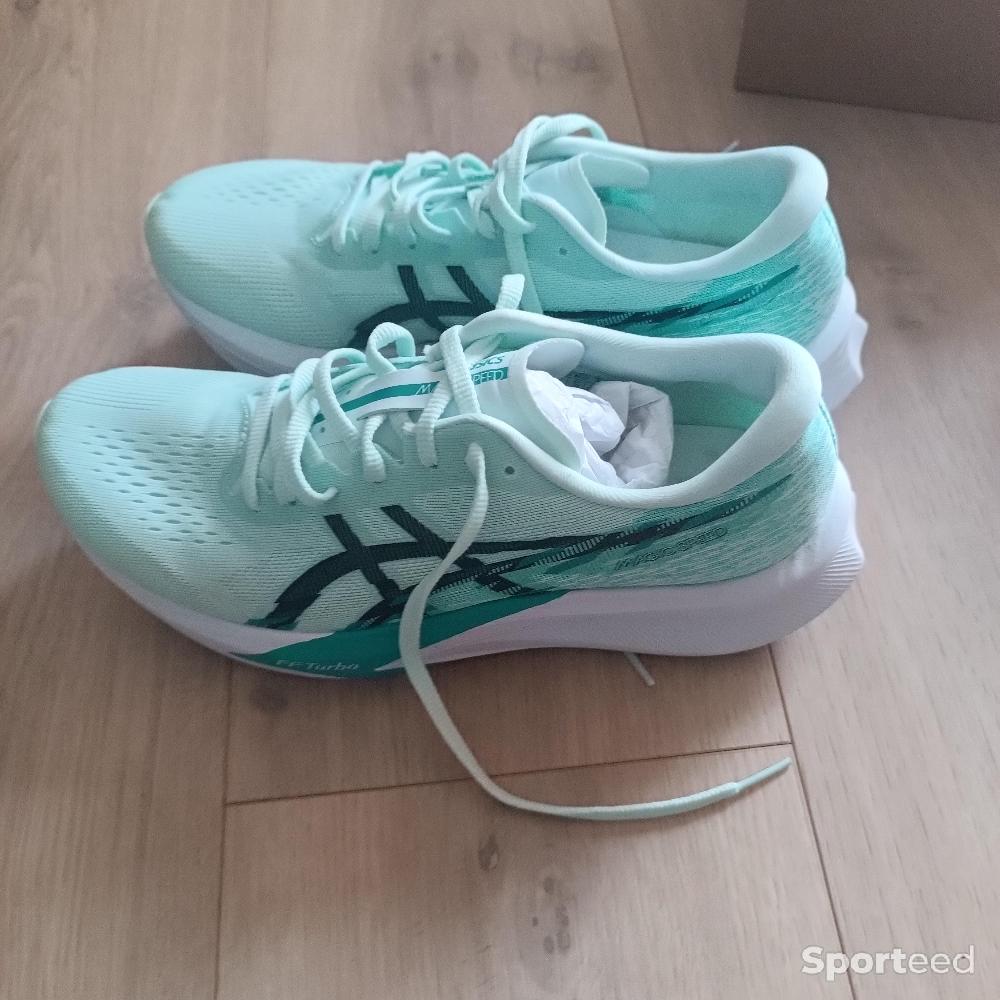 Course à pied route - Chaussures de running femme Asics méga Speed 4  - photo 1