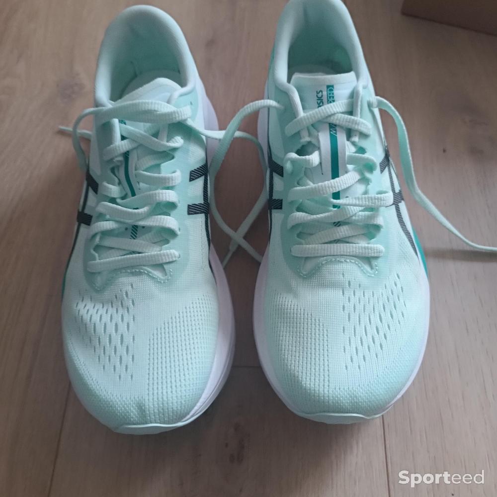 Course à pied route - Chaussures de running femme Asics méga Speed 4  - photo 2