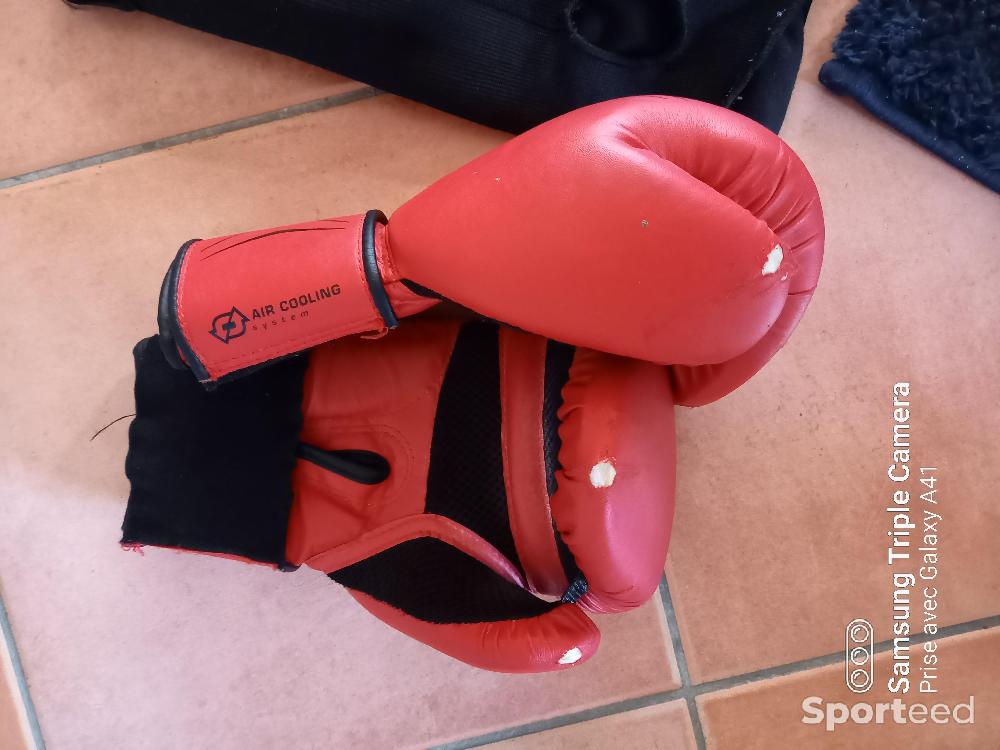 Boxes - Gants de boxe enfant taille 6 OZ + protèges tibias et pieds METAL taille XS (gants légèrement abîmés) possibilité d’acheter séparément à 8 E l’unité ou   15 E le lot - photo 3