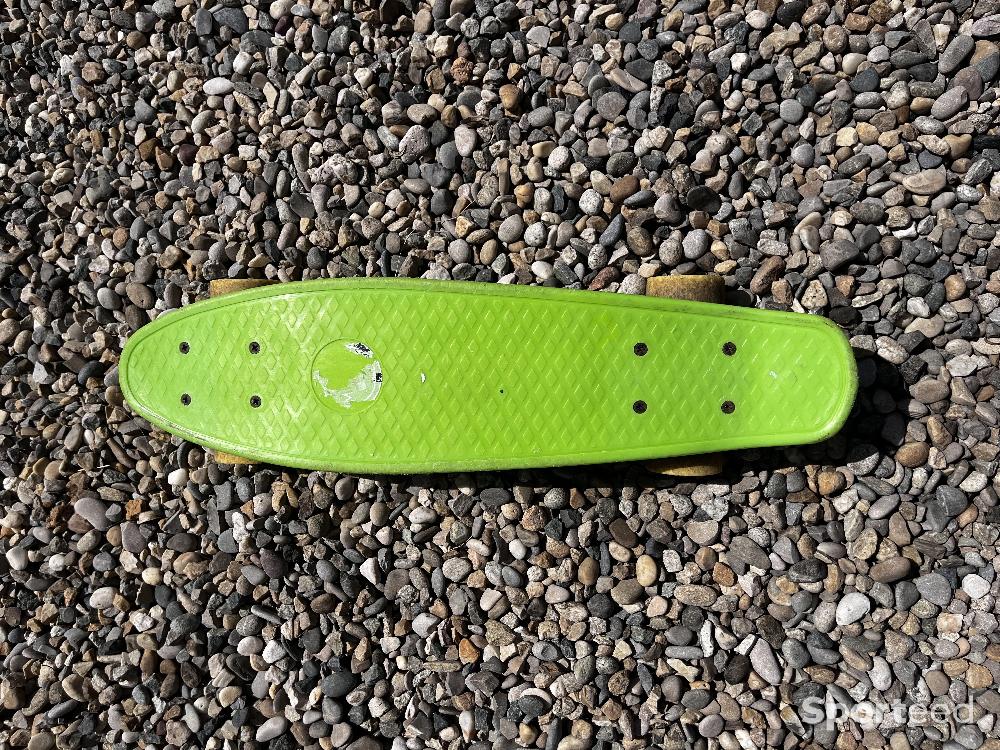 Skateboard / Longboard - Skateboard vert  Design rétro Adultes Enfants Adolescents Mini Cruiser Planche à Roues Longueur du plateau : 55 cm - 22' // Largeur du plateau : 14 cm // Hauteur : 9 cm // Roues : 30 x 54 mm // Matériaux : Plastique, Métal, PU // Charge maximale : 10 - photo 1