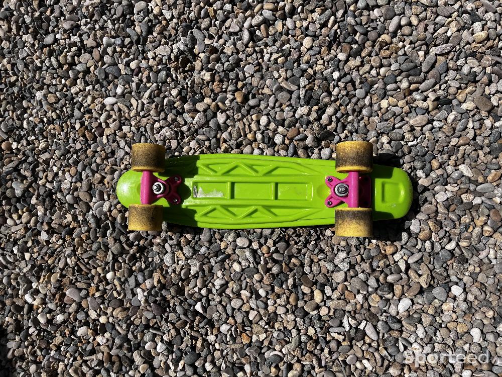 Skateboard / Longboard - Skateboard vert  Design rétro Adultes Enfants Adolescents Mini Cruiser Planche à Roues Longueur du plateau : 55 cm - 22' // Largeur du plateau : 14 cm // Hauteur : 9 cm // Roues : 30 x 54 mm // Matériaux : Plastique, Métal, PU // Charge maximale : 10 - photo 2
