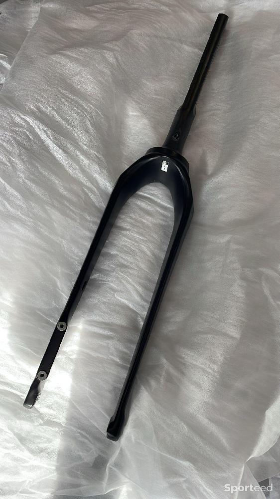 Vélo route - OCCASION ! Fourche BMC R01 très bon état T54 à 61 noir  - photo 1