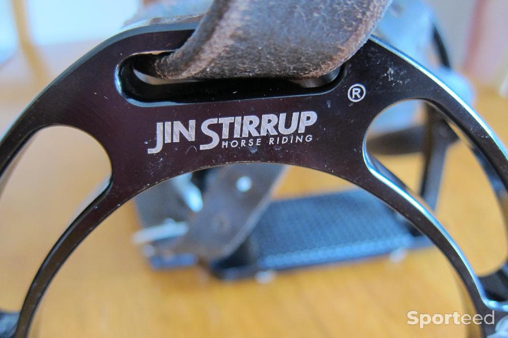 Equitation - ETRIERS.   MARQUE  Jin Stirrup  AVEC SANGLES EN CUIR - photo 3
