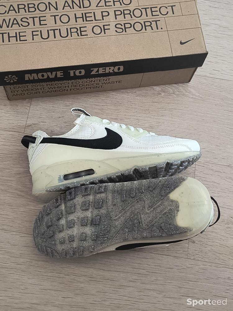 Sportswear - Baskets chaussures Nike air Max neuves taille 40.5 - photo 2
