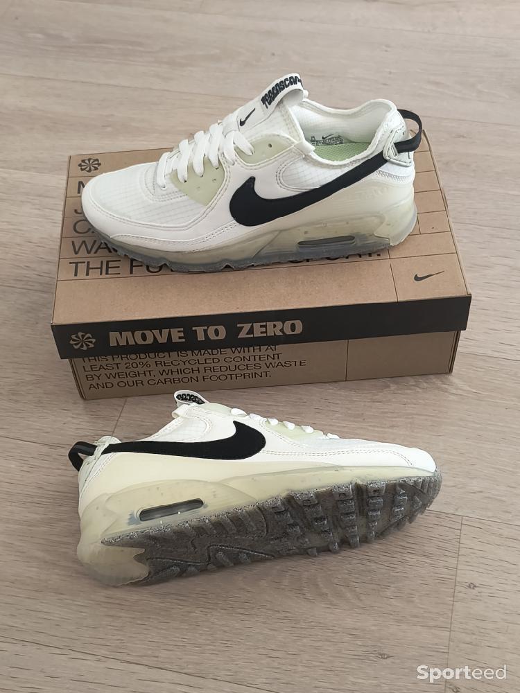 Sportswear - Baskets chaussures Nike air Max neuves taille 40.5 - photo 4