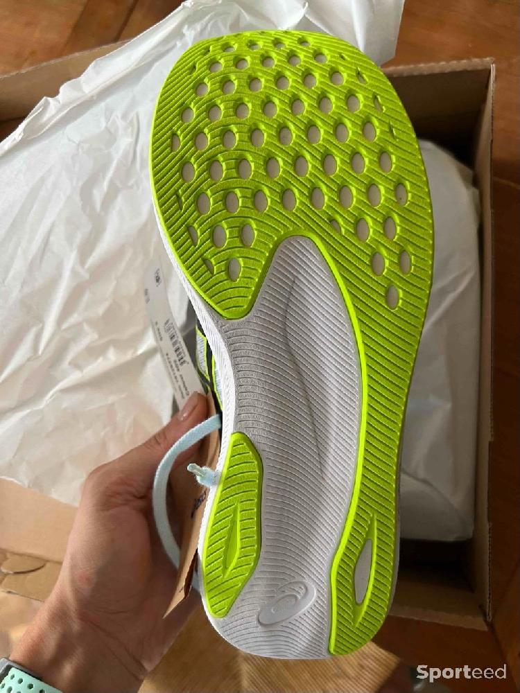 Course à pied route - ASICS MagicSpeed 2 Femme – Neuves, taille 39,5 - photo 2