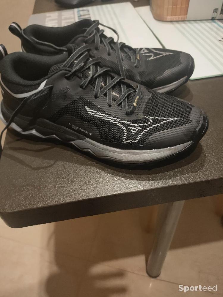 Course à pied trail - Mizuno trail noir femme - photo 1