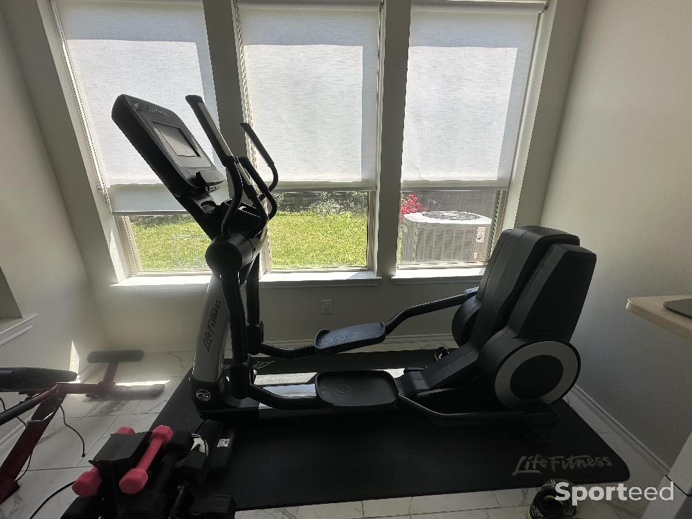 Fitness / Cardio training - Vélo Elliptique Professionelle Life Fitness Platinum Club Series / 95X Utilisation Personnelle Prix D'origine 10600 - photo 3
