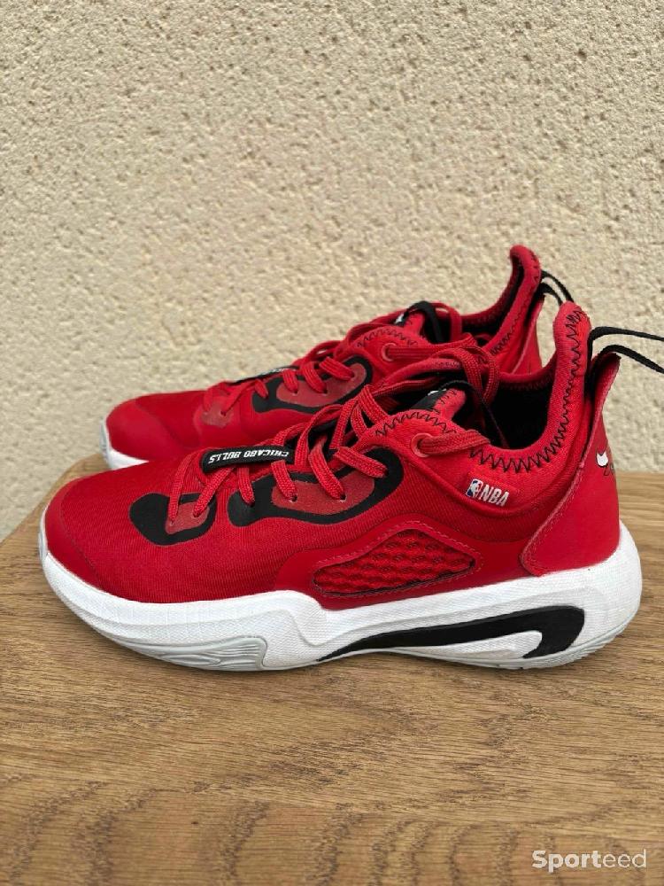 Basket-ball - Chaussures basket Chicago Bulls - photo 1