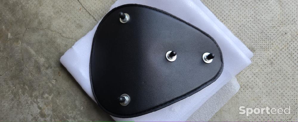 Moto route - Selle solo noire et blanche Harley Davidson Sportster Forty eight - photo 4