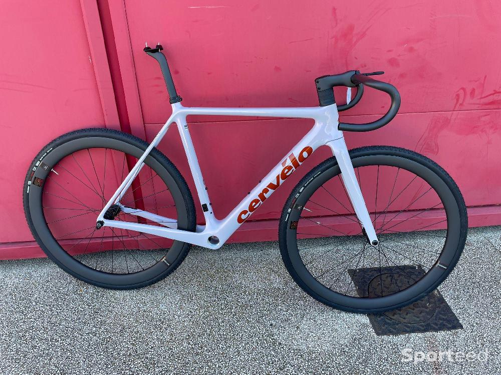 Vélo route - Neuf ! Kit cadre Cervelo r5 cx Taille M + roues reserve carbone 44/40 - photo 1