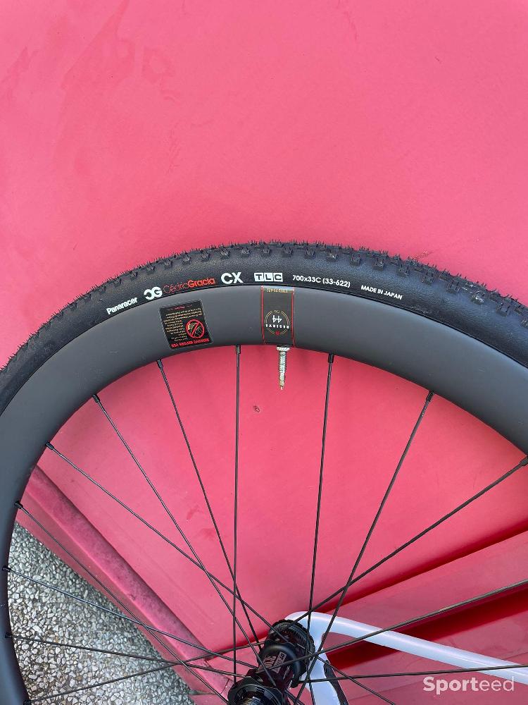 Vélo route - Neuf ! Kit cadre Cervelo r5 cx Taille M + roues reserve carbone 44/40 - photo 4