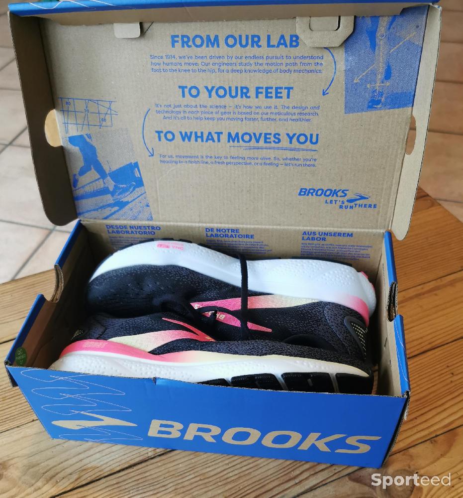 Course à pied route - Brooks femme 40.5 Etat neuf (une sortie) - photo 1