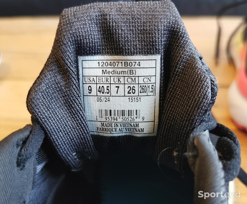 Course à pied route - Brooks femme 40.5 Etat neuf (une sortie) - photo 3