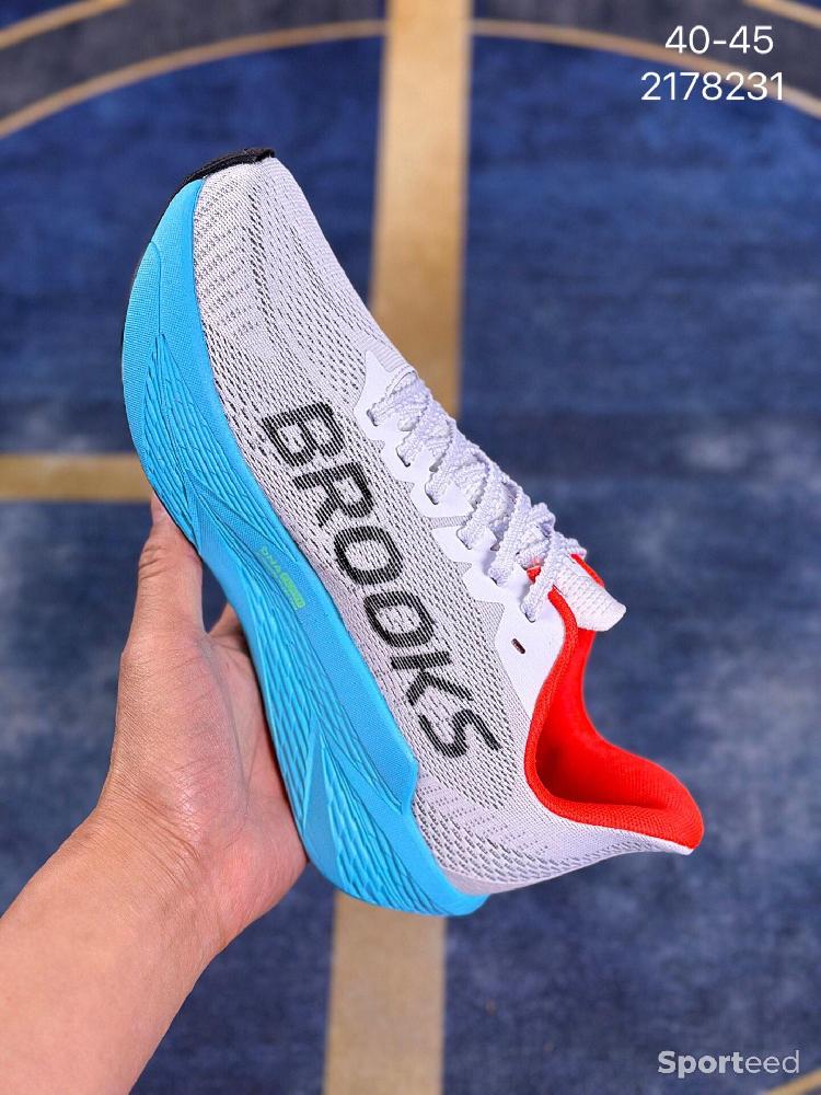 Course à pied route - Baskets Brooks Hyperion Max 2 / neuves - photo 5