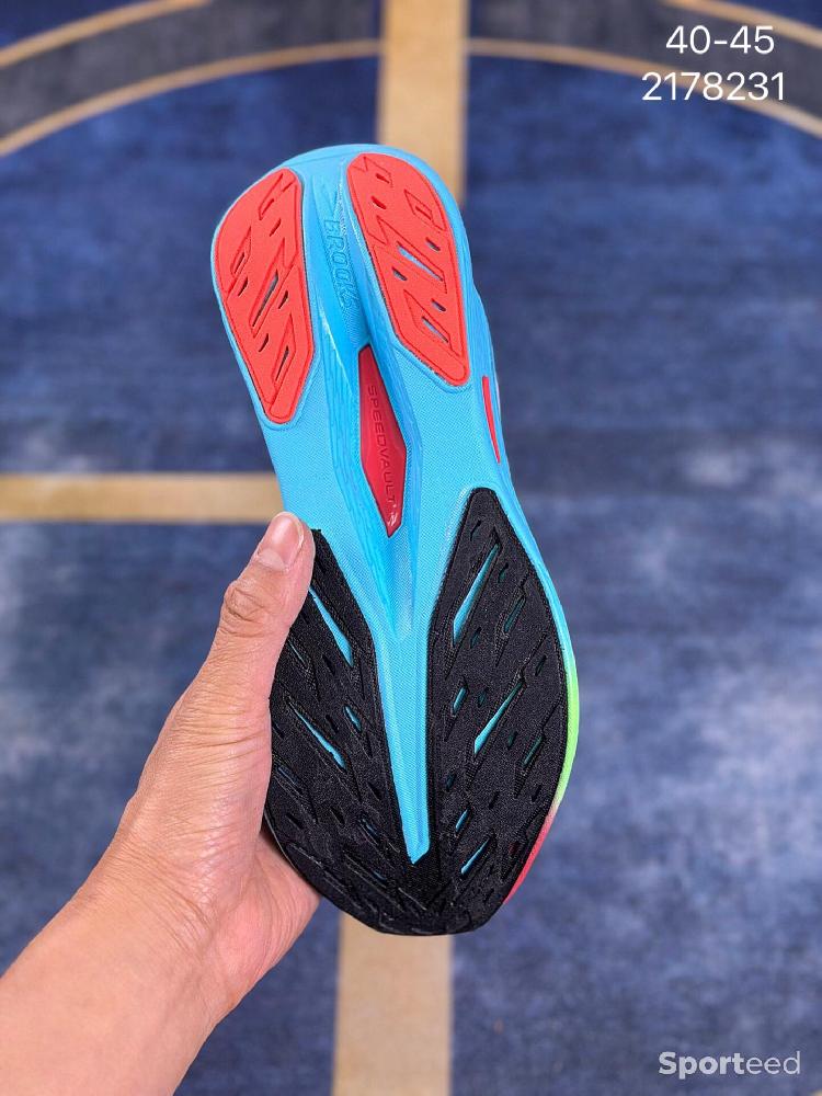 Course à pied route - Baskets Brooks Hyperion Max 2 / neuves - photo 3