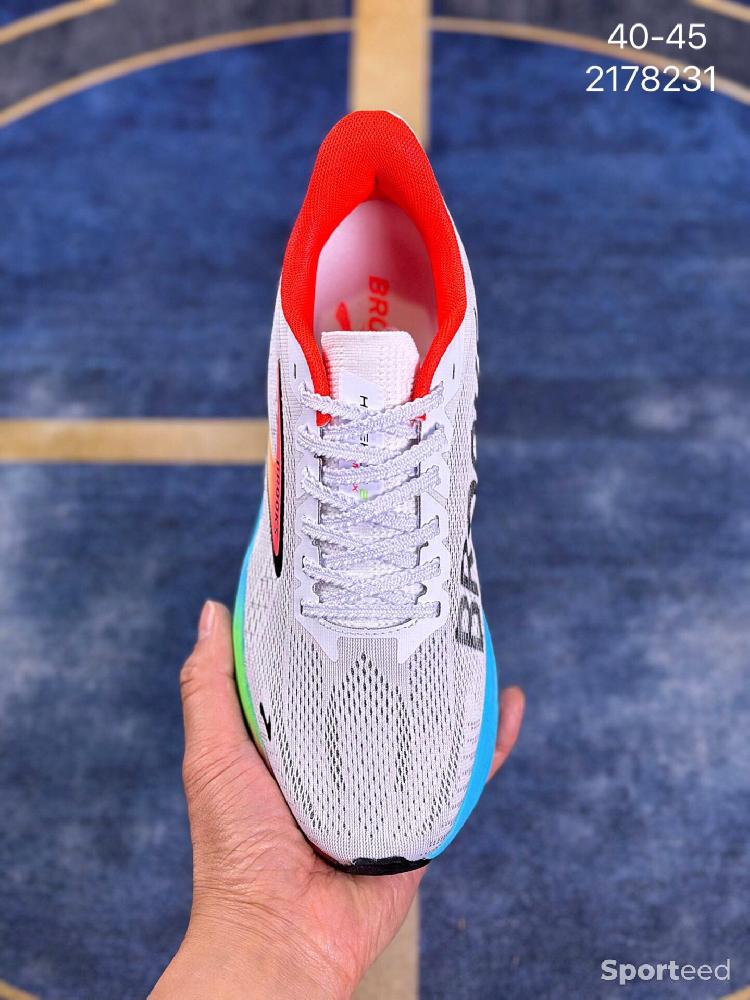 Course à pied route - Baskets Brooks Hyperion Max 2 / neuves - photo 1