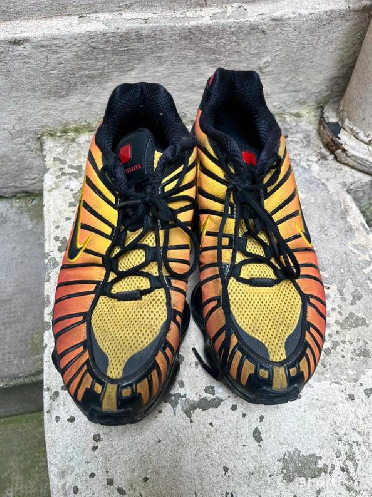 Basket-ball - Basket Nike Shox Rouge Noir Jaune T43 - photo 1