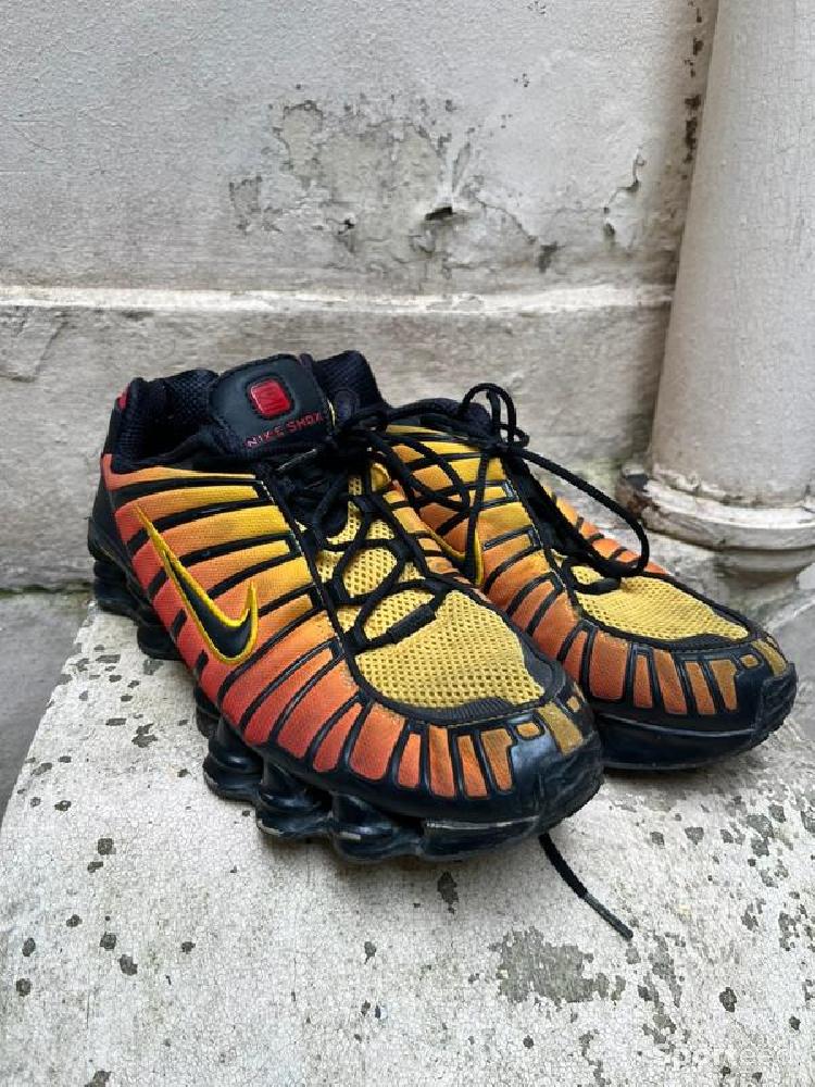 Basket-ball - Basket Nike Shox Rouge Noir Jaune T43 - photo 2
