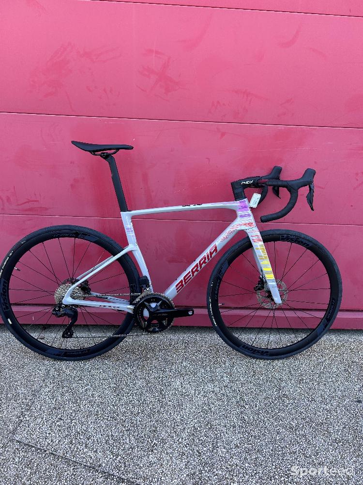 Vélo route - NEUF ! Berria Belador Pro 105 Di2 Taille M - photo 1