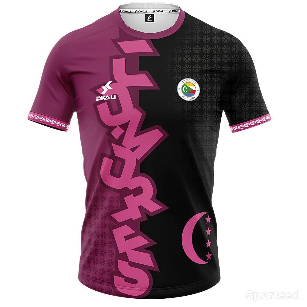 Football - Maillot Comores 2025/2026 - DKALI Officiel - Rose / Noir - photo 1