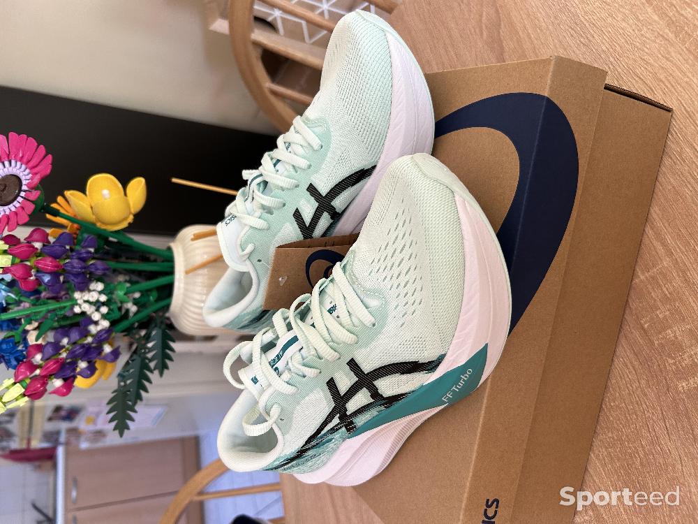Course à pied route - Chaussures Asics Mega Speed - photo 1