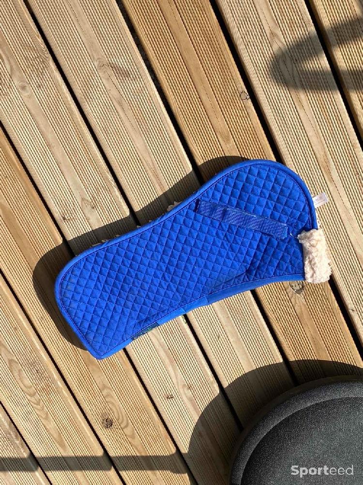 Equitation - Lot d’un amortisseur/ tapis bleu taille cheval - photo 1
