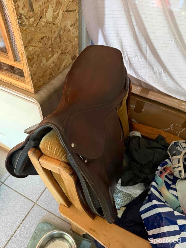Equitation - Selle mixte 17,5 cuir SELTARN  (Stubben) Alizé  - photo 1
