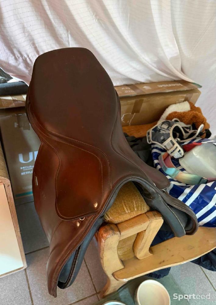 Equitation - Selle mixte 17,5 cuir SELTARN  (Stubben) Alizé  - photo 2