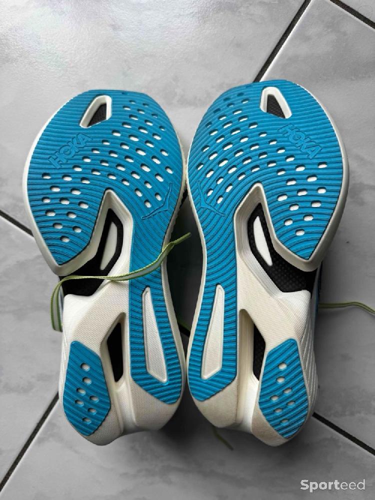 Course à pied route - HOKA Cielo X1 Carbon Taille 42 2/3 neuves - photo 4