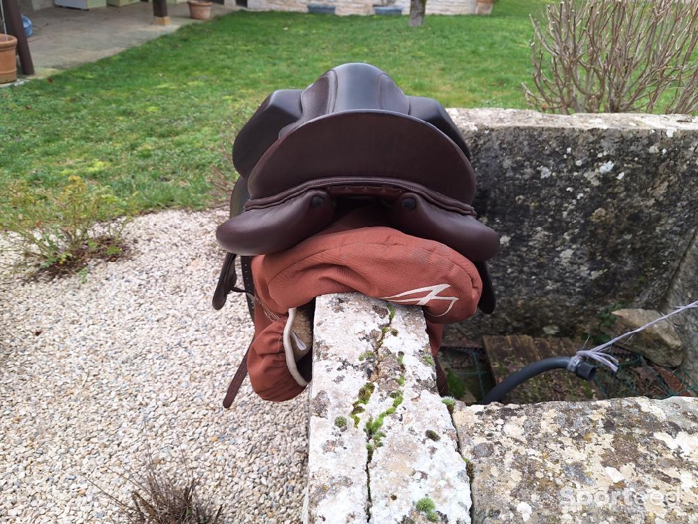 Equitation - Selle de dressage Aulion 18 pouces - photo 1