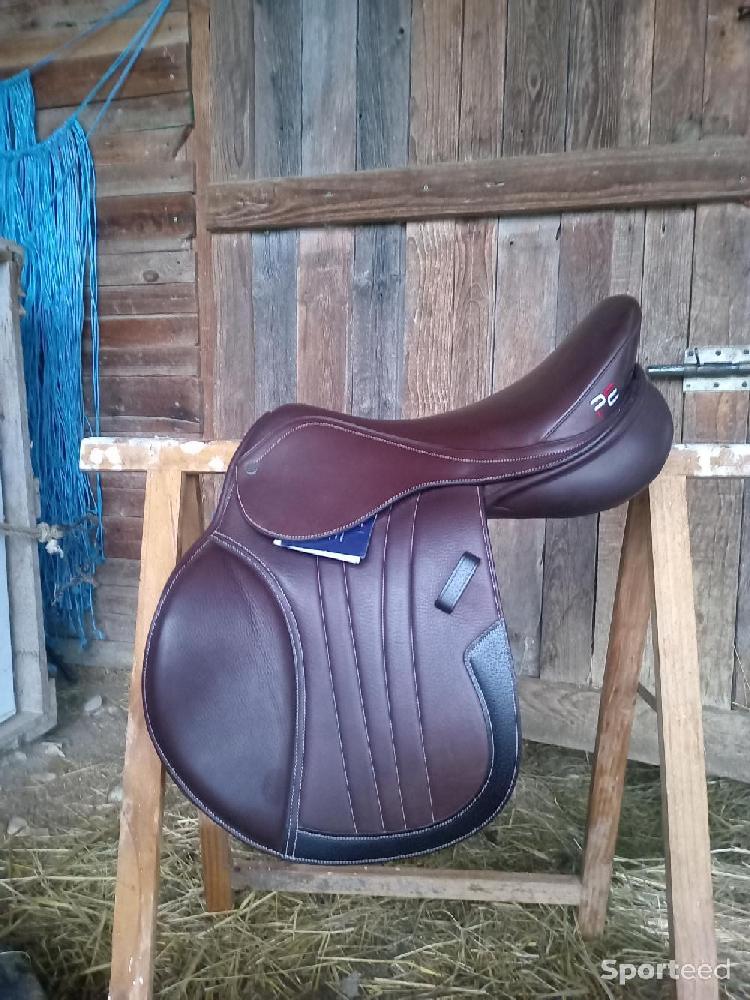 Equitation - Selle Chamonix premiere equine cuir neuve  - photo 1