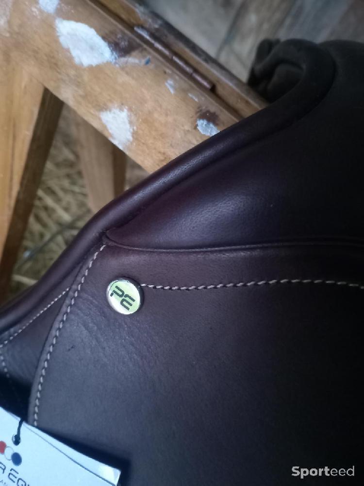 Equitation - Selle Chamonix premiere equine cuir neuve  - photo 4