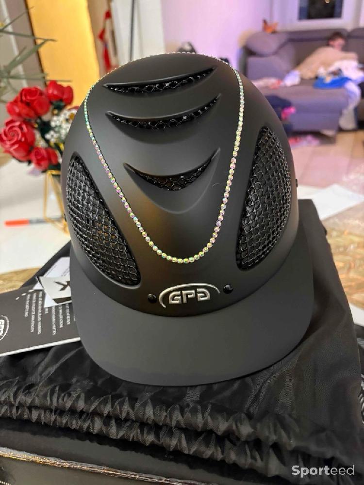 Equitation - Bombe GPA Speed Air personnalisée – Taille 56 – Neuve avec étiquettes - photo 1