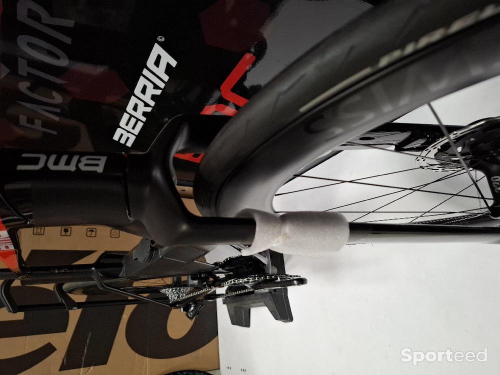 Vélo route - NEUF ! BMC SPEEDMACHINE 01 TWO T.M SRAM FORCE AXS CAPTEUR DE PUISSANCE -27% - photo 3