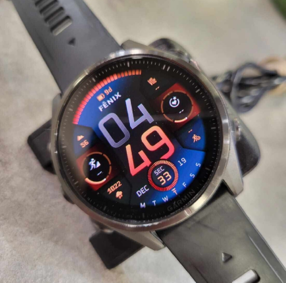 Accessoires électroniques - Montre connectée Garmin fenix 8 AMOLED saphir titane 43 mm - photo 2